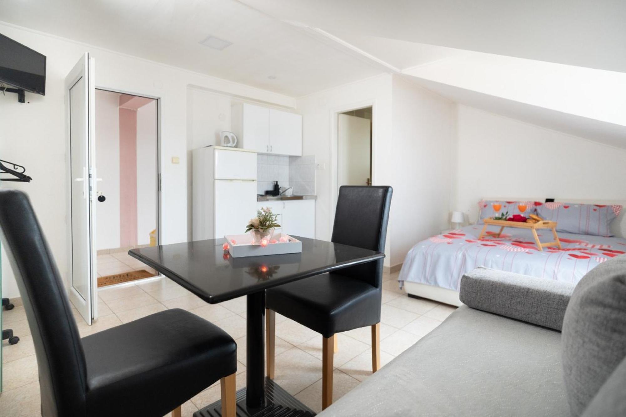 Apartments Milic Gornji Karin Exterior foto